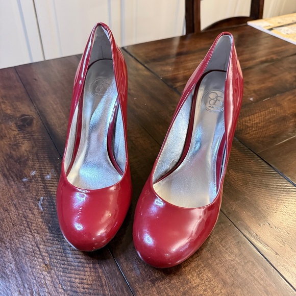 🔥 Jessica Simpson Oscar Red Patent Leather Pumps – Size 11 🔥 - Picture 3 of 9